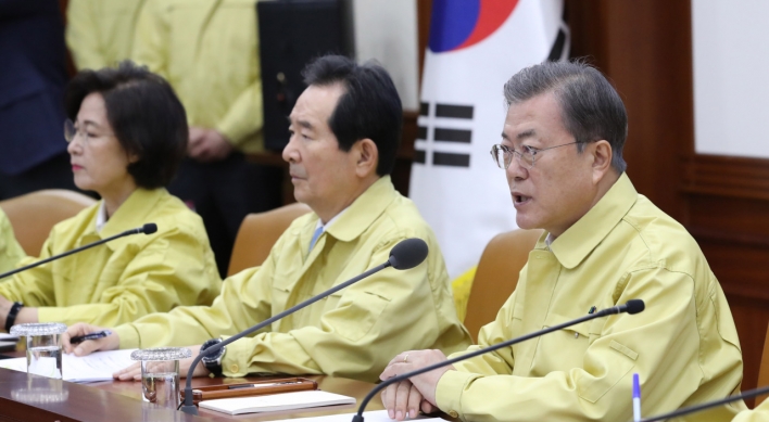 Moon vows all-out efforts against new coronavirus, warns against fake news