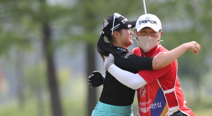 Sophomore player wins 1st golf tournament held during pandemic in S. Korea