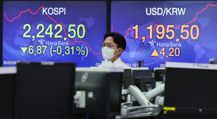 Seoul stocks open lower on chip, auto losses