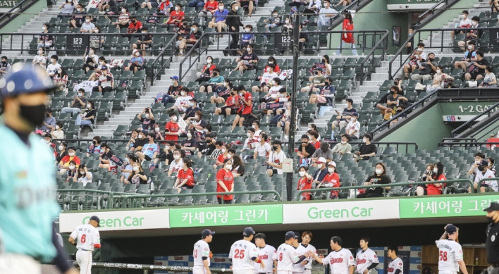 KBO to mandate masks in dugouts during games, fine spitters