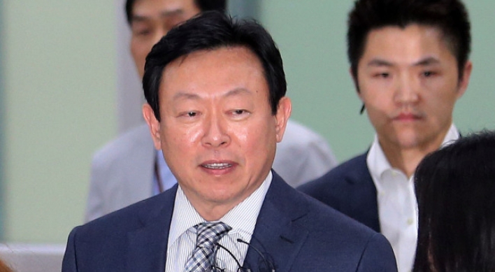 Lotte Group chief meets Japanese PM in Tokyo: reports