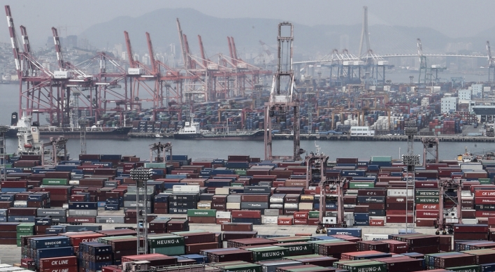 S. Korea's exports dip 3.8% on-year in Oct.