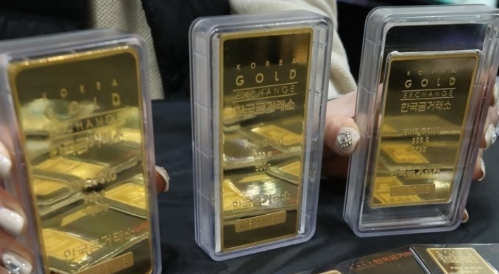 Gold prices drop to 10-month low while bitcoin rally continues