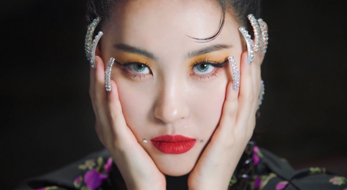 Sunmi returns with a bold swing of ‘Tail’