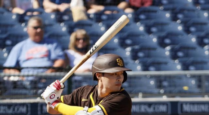 Slumping at plate, Padres' Kim Ha-seong combines for 2 double plays at shortstop