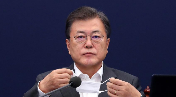 [Newsmaker] Moon's approval rating drops to another record low of 32%: Gallup