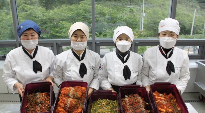 S. Korea publishes book on kimchi amid Chinese claims over dish