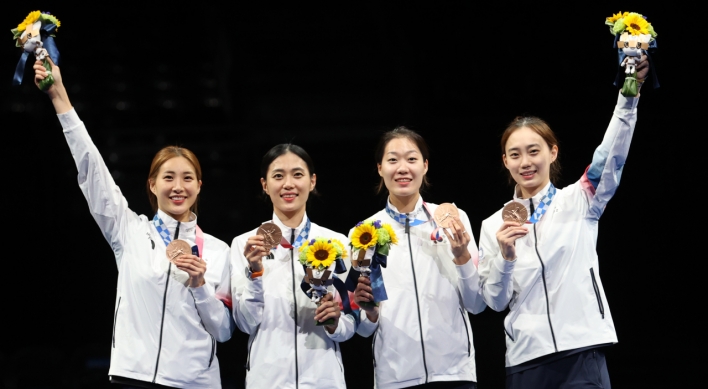 [Tokyo Olympics] S. Korea wins bronze in women’s sabre team fencing
