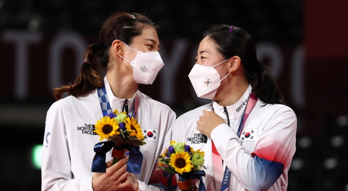[Tokyo Olympics] Mixed feelings as S. Korean shuttlers celebrate victory over teammates