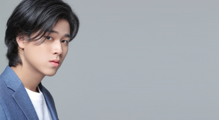 Rookie artist Lee Mu-jin emerges as new powerhouse in Korean music chart