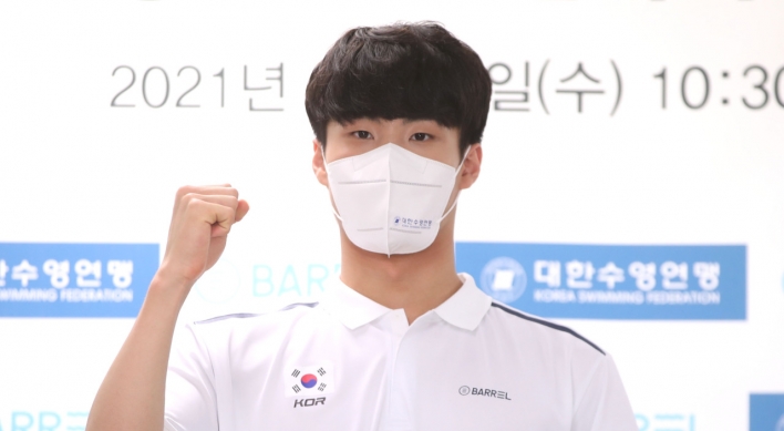 Teen swimming sensation Hwang Sun-woo eyes Olympic medals in 2024