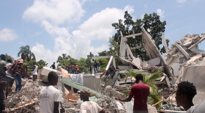 Powerful quake adds to Haiti's misery, killing at least 304