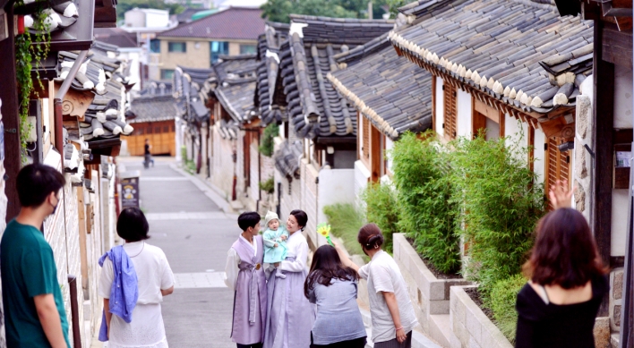 [Eye Plus] Alleys that connect Korea’s past and present