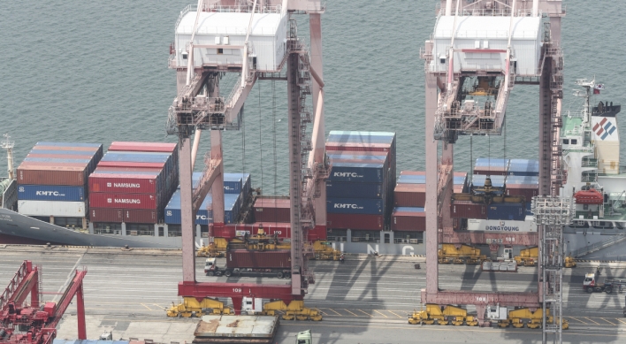 Most S. Korean exporters eye rising freight rates: poll