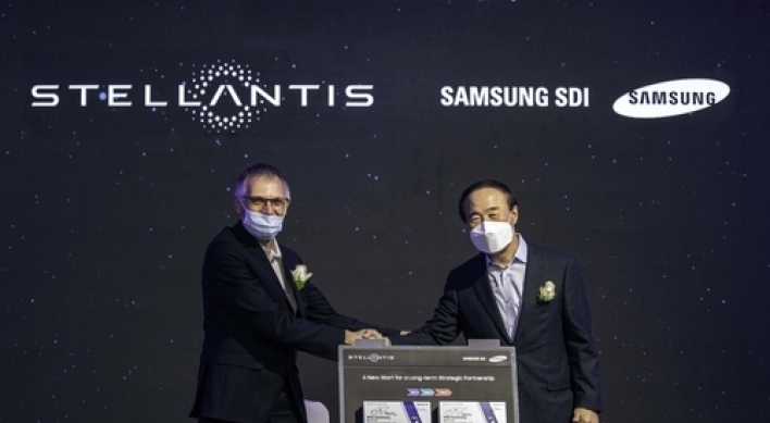 Chiefs of Samsung SDI, Stellantis meet in Hungary following US battery plant deal