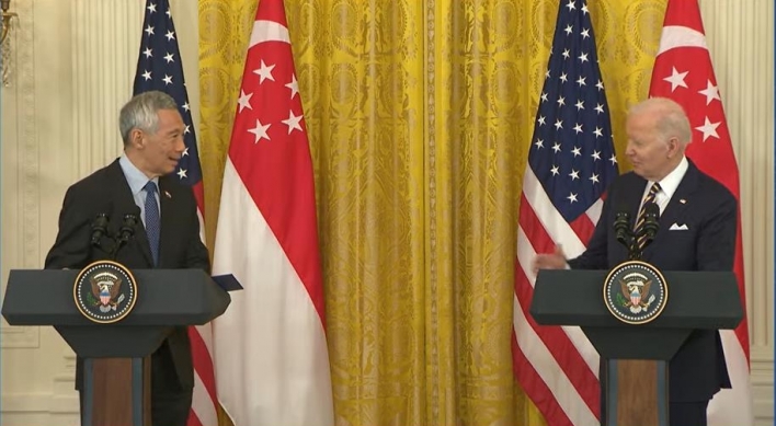Biden, Singaporean leader urge N. Korea to engage in dialogue