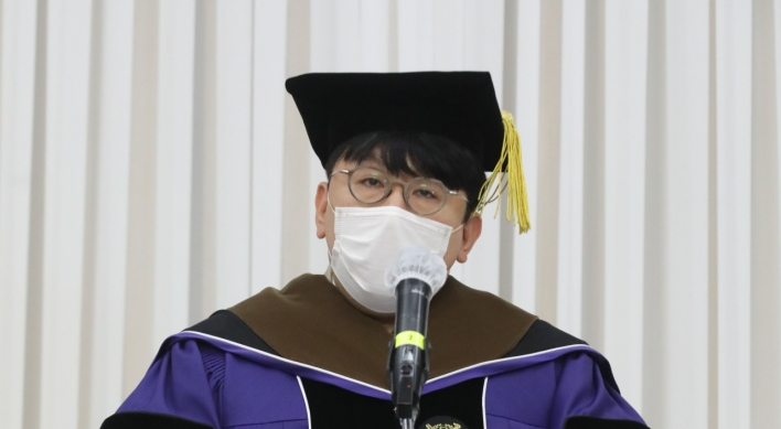 Hybe’s Bang Si-hyuk receives SNU’s first honorary degree as pop-culture figure