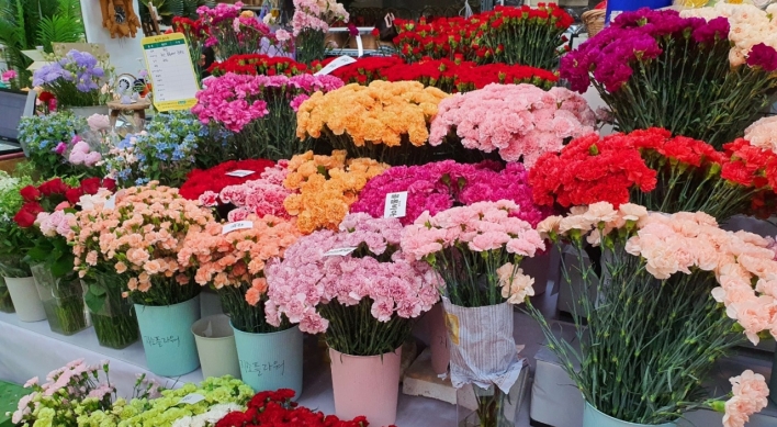 [Well-curated] For Parents’s Day, head to Yangjae Flower Market Center for freshest cut carnations