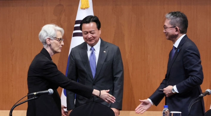 Seoul, Tokyo, Washington announce joint commitment to curb threats from Pyongyang
