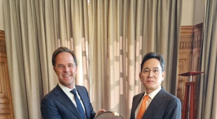 Samsung chief, Dutch PM discuss chip partnership