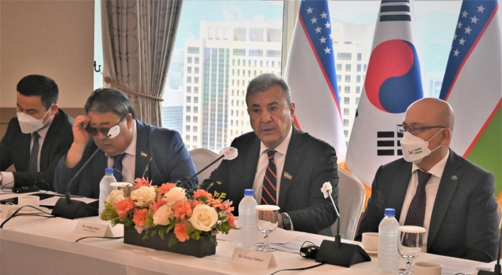 Uzbek officials discuss constitutional reforms in Seoul