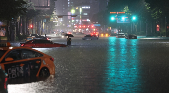 [Photo News] Seoul floods: Scenes of chaos on Monday night