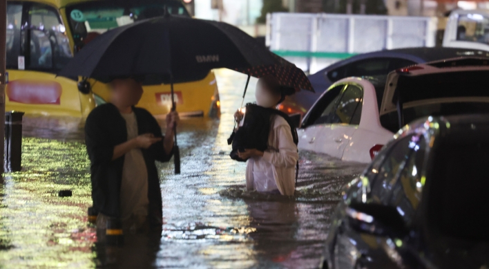 [Photo News] A look at viral photos and images from Seoul floods