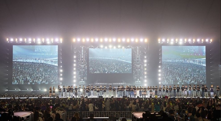 150,000 flock to 'SMTown Live' in Tokyo
