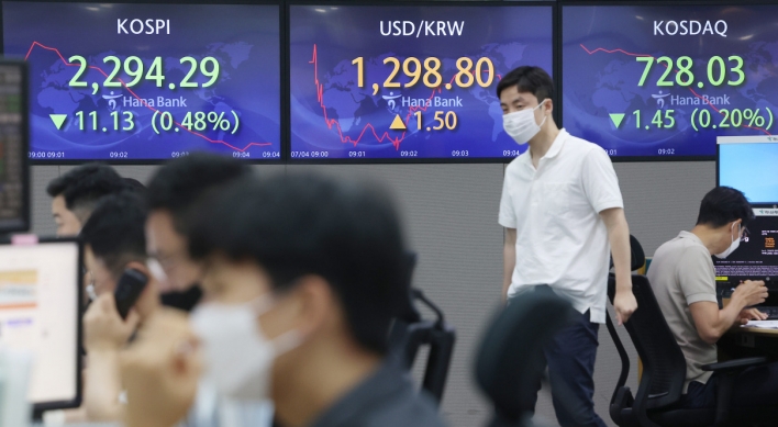 Seoul shares open sharply lower on rising recession fears