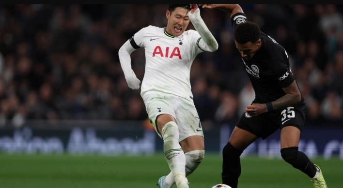 [Newsmaker] Son shines with double as Spurs sink Frankfurt