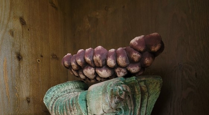 [Herald Interview] Ceramicist Suh Dong-hee's sculptures embody Christian spirituality
