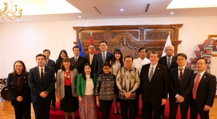 Indonesian foreign minister attends Iftar in Seoul