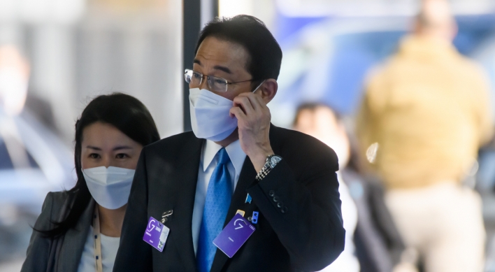 Japan PM safe after 'smoke bomb' at speech: Japanese media