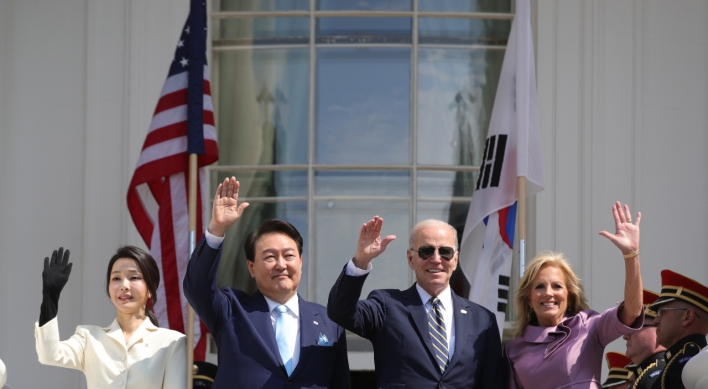 Yoon visits White House, US nuclear sub heading to S. Korea
