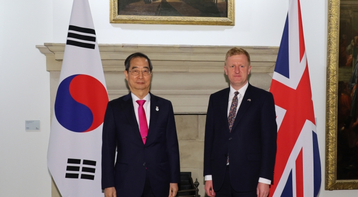 Prime Minister Han meets with Britain's deputy prime minister in London