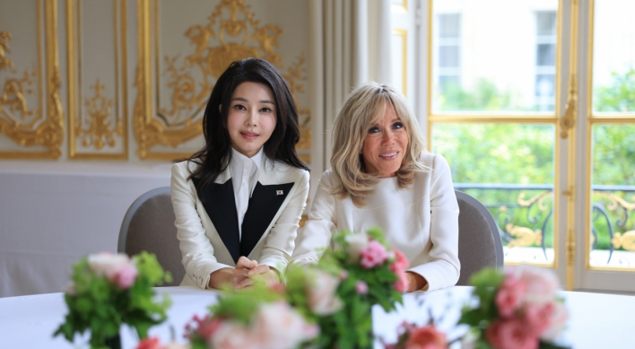 First ladies Kim, Macron exchange culture, arts