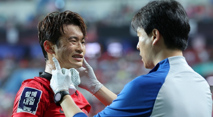 National football team defender Kim Jin-su likely out 2 months with orbital fracture