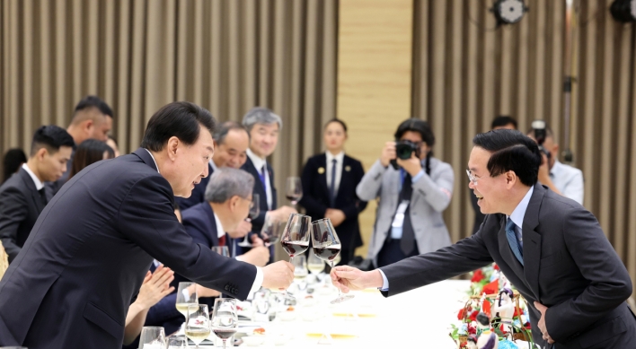 Yoon, Thuong pledge to strengthen bilateral ties at state dinner