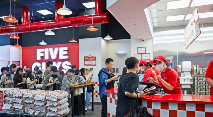 Five Guys sells 15,000 burgers in 1st week in Seoul