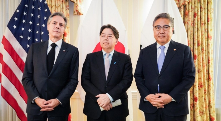 Top diplomats of S. Korea, US, Japan to hold talks after N. Korea's ICBM launch