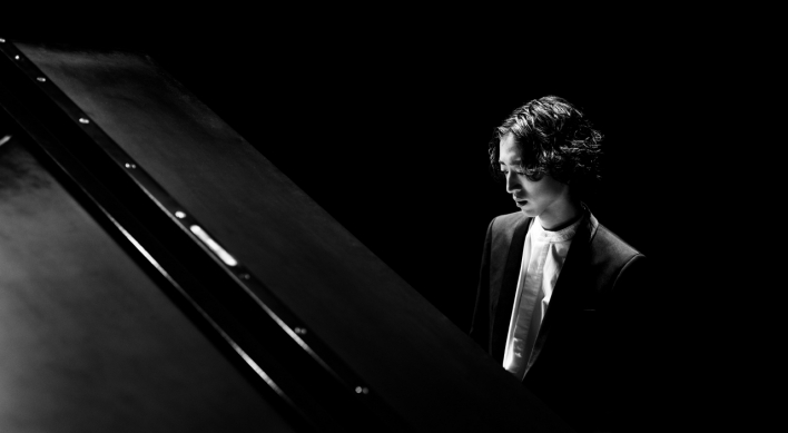 Pianist Hayato Sumino weaves unusual way to classical acclaim