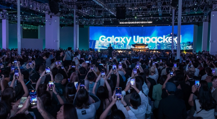 [From the Scene] Samsung's new foldable phones unveiled in festive mood in Seoul