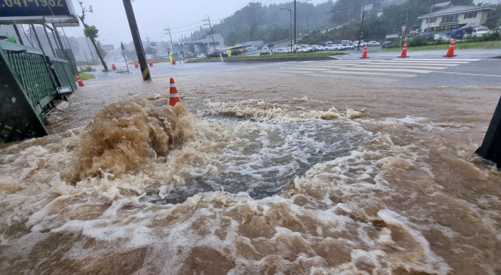 Typhoon Khanun rampages through Korea