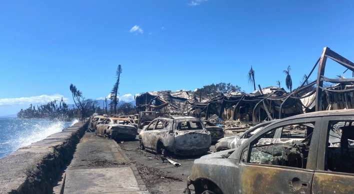 'It's gone': stunned residents find nothing but ashes in Hawaii wildfire town