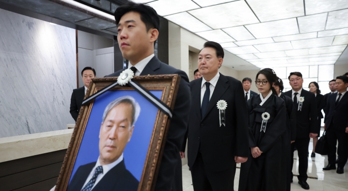 Funeral ceremony held for Yoon's late father