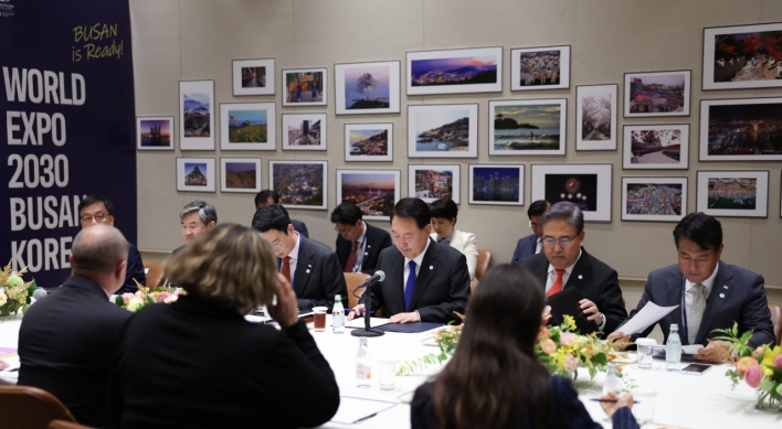 Yoon meets world leaders in New York for 3rd day to promote Expo bid