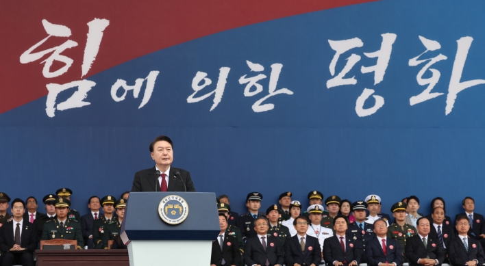 S. Korea holds rare military parade, warns NK against nuclear attack