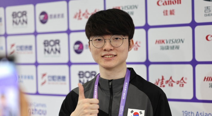 Sidelined LOL star Faker Lee Sang-hyeok proud of his teammates for beating China in semis