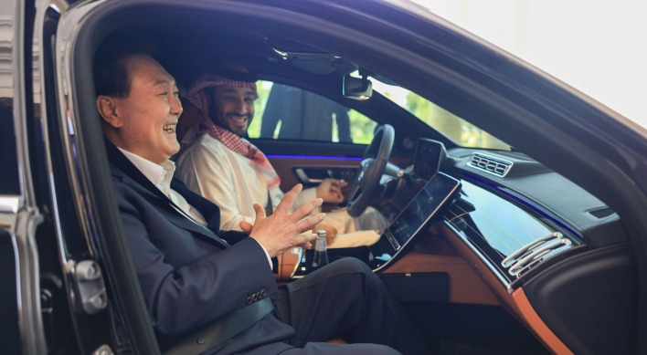 Saudi crown prince gives Yoon a ride to investment forum