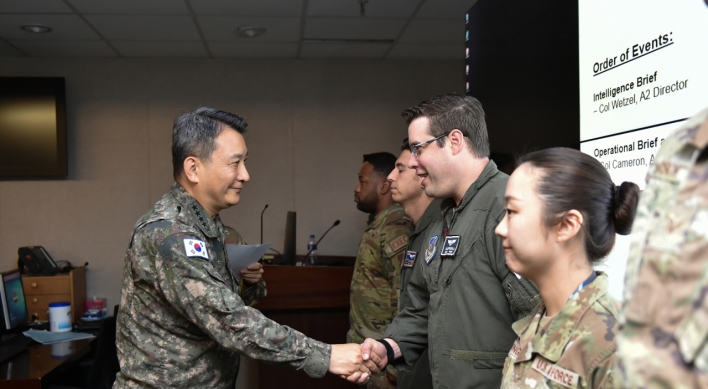 JCS chief visits key Air Force unit amid major S. Korea-US air drills